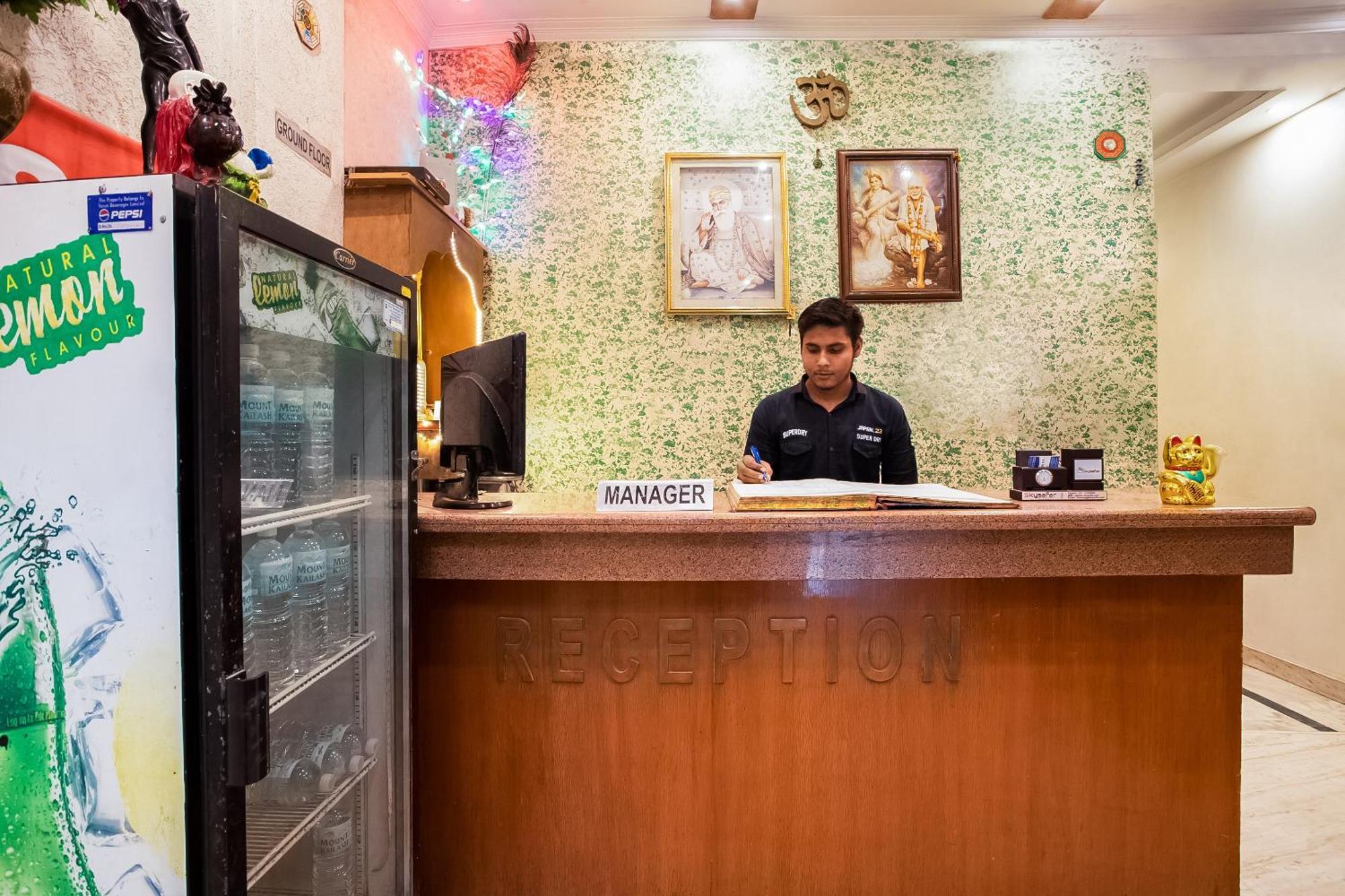 Hotel O City Inn Dx New Delhi Bagian luar foto