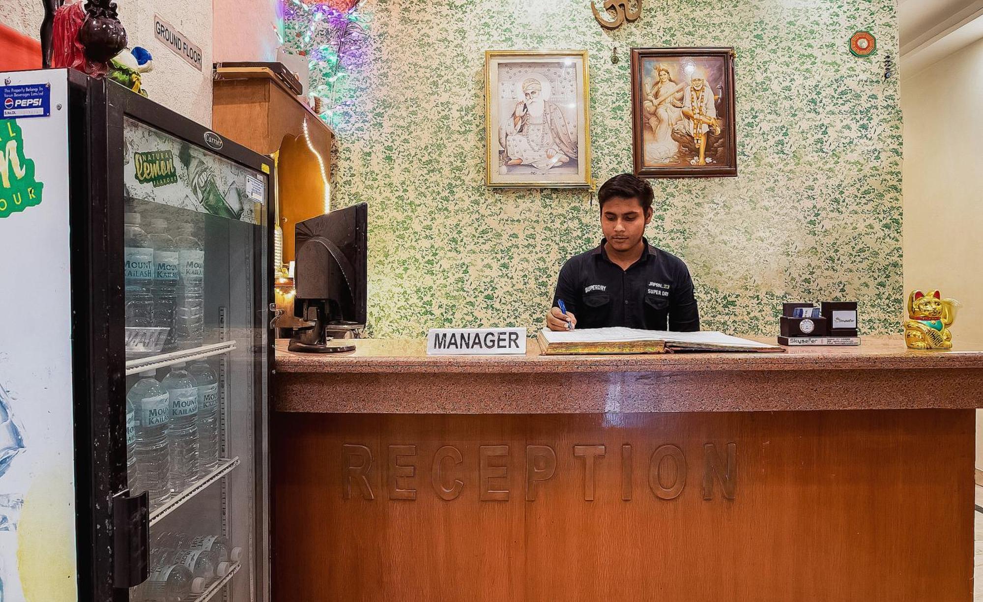 Hotel O City Inn Dx New Delhi Bagian luar foto